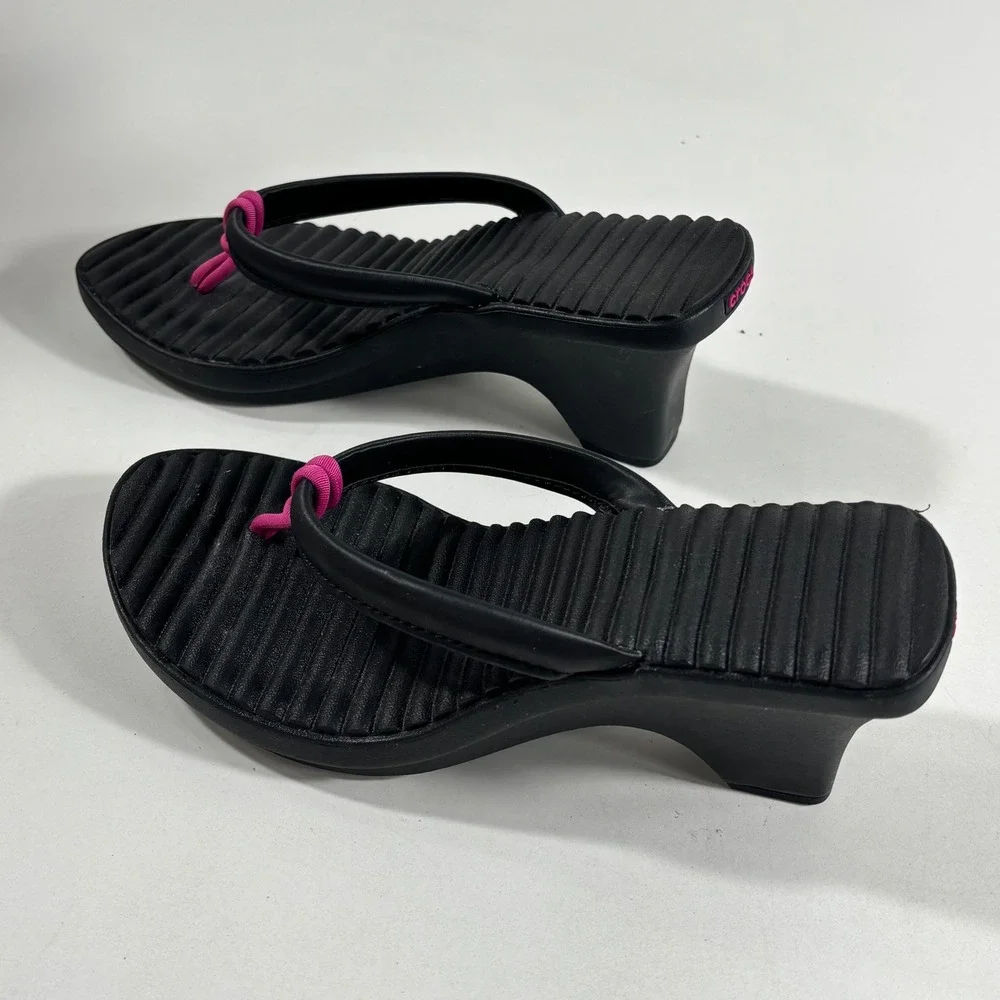 Crocs Sassari Wedge Sandals Womens 6 Black Pink Thong Strappy Platform Heels